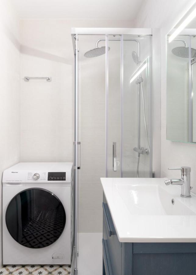 1893 180 M. From The Old Town, A/c Appartement